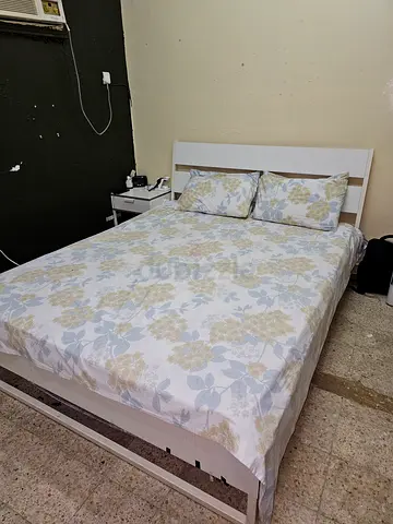 🛏️ Queen Size Bed + Mattress + Nightstand