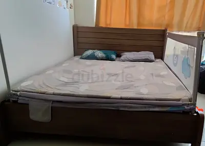King size Wooden Bed and matress- Good Condition. 180x200x16cm