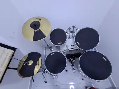 Pearl Roadshow Drum Kit with Evans Mute Pack - Perfect Good Condition, Light Use