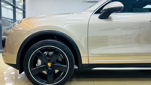 صورة 9 لـ 2015 Porsche CAYENNE