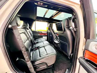 صورة 14 لـ 2019 Lincoln NAVIGATOR