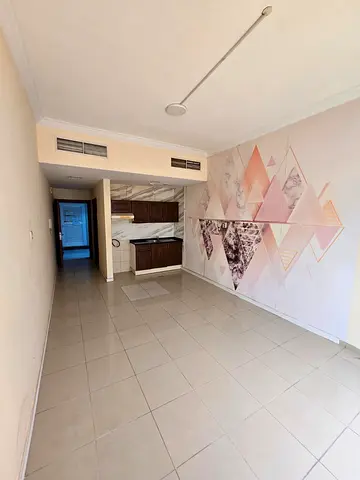استوديو للإيجار السنوي – القليعة 📍 على بُعد خطوات من الكورنيش 🏡 استوديو 💰 الإيجار السنوي: 22,000 درهم 💳 الدفع: 4 أو 6 دفعات 🛡️ التأمين: شيك
