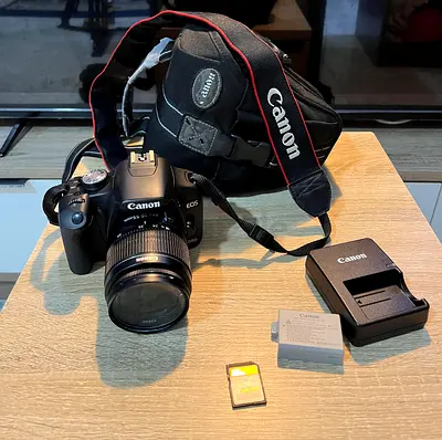 Canon EOS 500D DSLR kit with 18-55mm lens, bag, battery charger