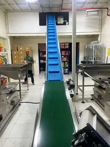 Foodstuff Packing Facility available, two lines machines any sizes packs spices, Roasteries, Nuts...
