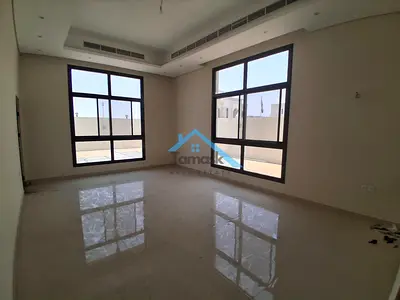 للايجار فيلا سوبر لوكس جديده اول ساكن في منطقة العوير دبي قريبه من جميع الخدمات الفيلا عباره عن 5 غرف نوم ماستر وصاله كبيره و مجلس كبير و مطبخ داخلي