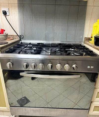 Stainless Steel 5-Burner Gas Range with Oven - Good Working Condition (Indesit Made in Italy)