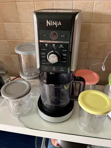 Ninja Creami Deluxe + 5 tubs
