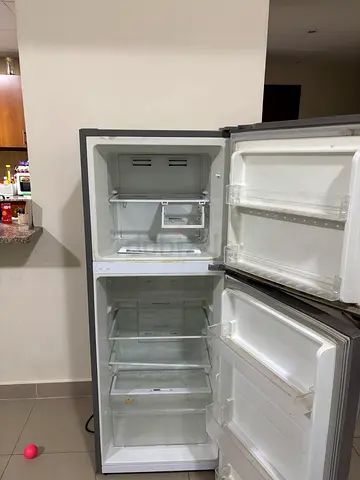 Fridge for sale 300 dh