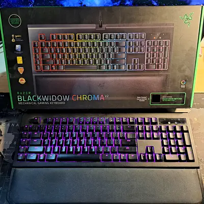 Razer blackwidow chroma v2 (mint condition)