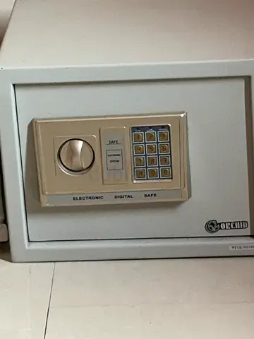 Small electronic hotel-style safe - good working condition