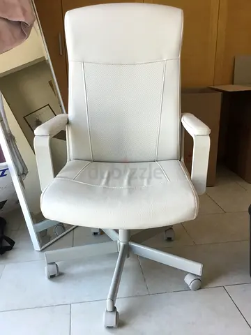 Beige office chair with wheels - perfect condition