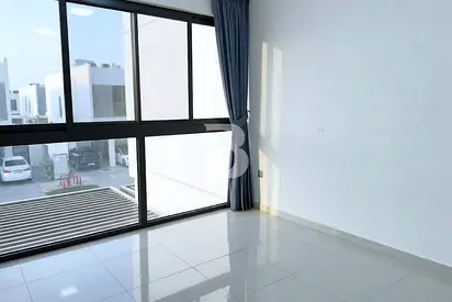 SPACIOUS 5-BEDROOM TOWNHOUSE DAMAC HILLS 2