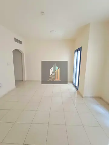 CLOSE KITCHEN _BIG apartment UNFURNISHED//_6 AUGUST AVAILABLE// NEAR PARK & KACHA PARKING CORNISH