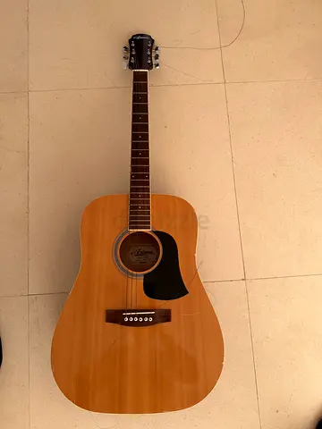 Ariana Used full-size acoustic guitar in good condition except strings to be fixed