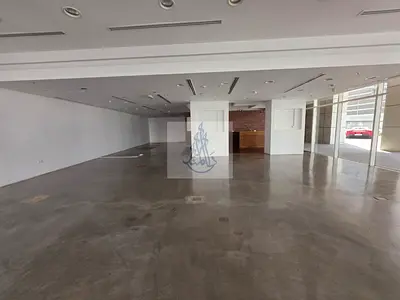 Specious Retail / Ready for Occupancy / Available in 400k/4 cheqs