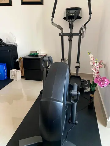 Life Fitness Elliptical in excellent condition