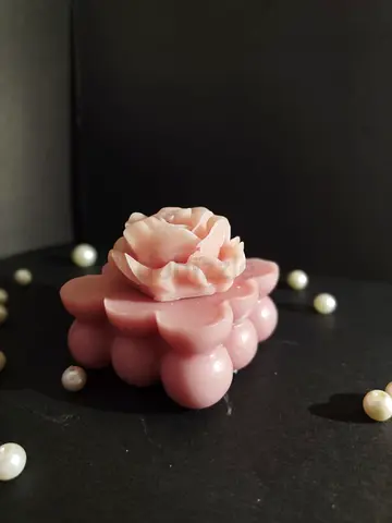 Handmade rose-shaped decorative scented candle - pink