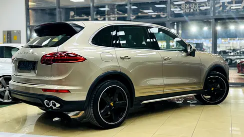 صورة 4 لـ 2015 Porsche CAYENNE