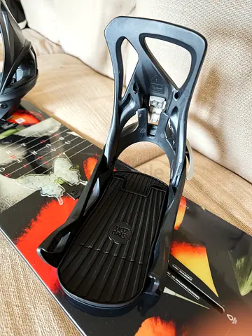**FINAL PRICE** Burton step-on snowboard bindings. Womens medium