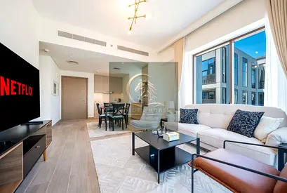 Elegant Furnished 1-Bedroom | Skyline Views | Creek Beach
