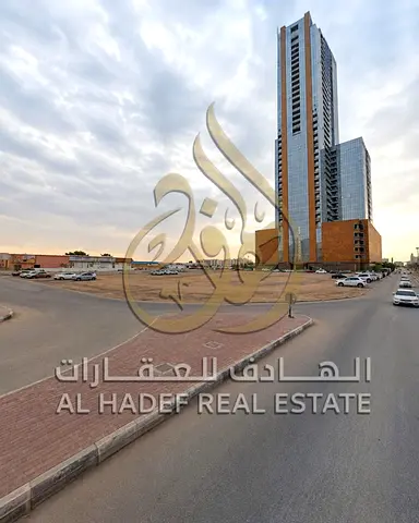 متاح لدينا أرض للإيجار في النهدة الشارقة مخصصة للباركنات مساحة 50 ألف قدم على شارع رئيسي وزاوية موقع استثماري مميز