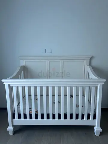 White wooden baby crib — good condition (Homecentre)