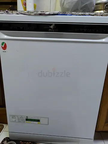 White freestanding Evvoli dishwasher - good working condition