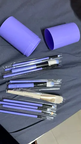 Makeup brush