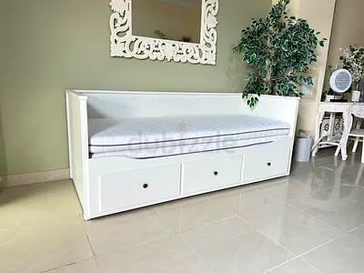 White Daybed with 3 Drawers and Mattress — Good Condition