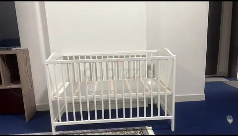 Ikea baby crib - Almost new