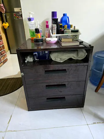 Dark wood 4-drawer bedside cabinet / small dresser - good condition