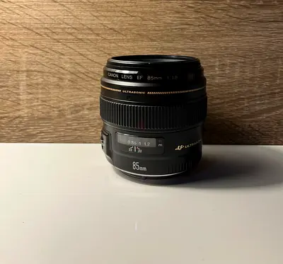 Canon EF 85mm f/1.8 USM Portrait Lens - Good Condition