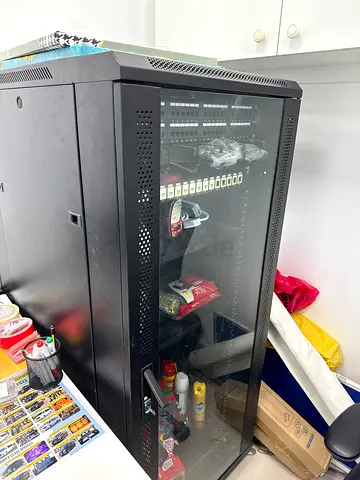 Big size Network Server Rack Cabinet with Glass Door (Used)