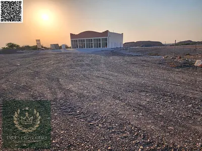 فرصة للمستثمرين: 9 محلات تجارية للبيع في عجمان (المنامة) - تصريح بناء أرضي + 4 طوابق.