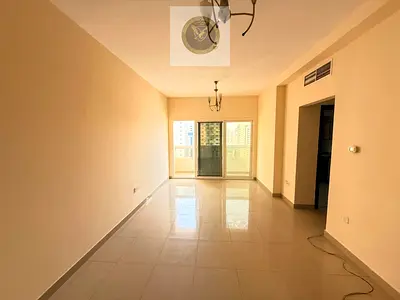 شقة غرفة وصالة للإيجار السنوي العائلي في التعاون مع باركن مجاني وبلكونة وإطلالة مفتوحة