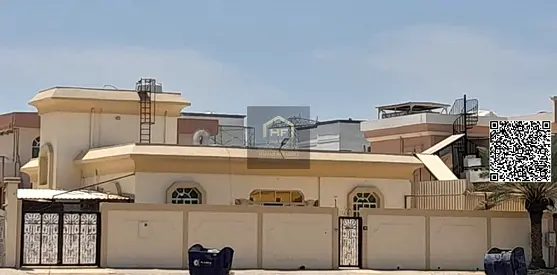 Ground floor villa with annex for sale in Al Muwaihat 3. 6800 sq ft. 20 years old. Excellent location with a garden in front. Villa: 3 bedrooms, majli