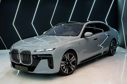 2023 BMW 740i M Sport Pack, Theater Screen, Executive Lounge, Bowers N Wilkins, Dealer Warr + Serv!!