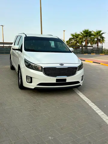 Kia Carnival 2017 GCC Specs - Family Minivan in Excellent Condition
