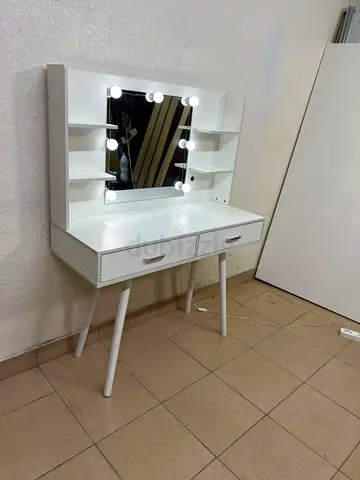 White Hollywood Vanity Table with Mirror Lights - 2 Drawers