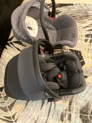 The back Infant car seat with carrier handle, only used 3-4 times to go to hospital to carry newborn