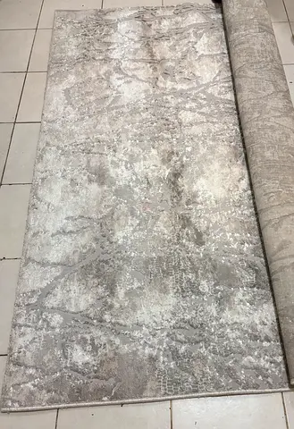 Light Grey Abstract Modern Area Rug - Good Condition