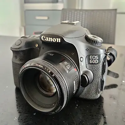 Canon 60d + 50mm 1.8 lense + 2battery and charger good condition