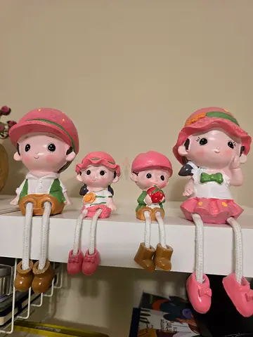 Decorative Family Set Showpiece Hanging Legs Statues - Cute Cabinet Figurines