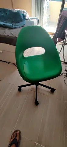Swivel computer desk chair
