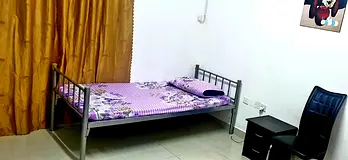 Bed space  for lady