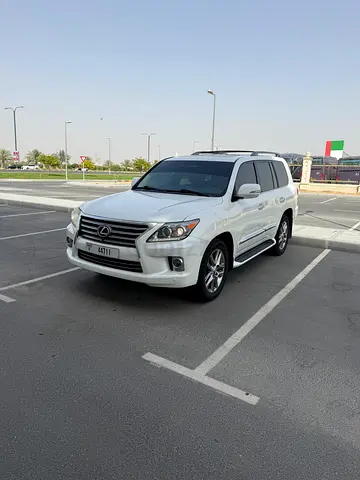 Lexus LX 570 Base 2013 | GCC Specs | Pristine Condition