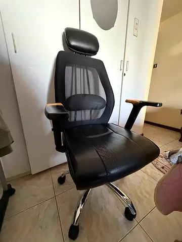Ergonomic High-Back Office Chair with Headrest | Adjustable | Good Condition