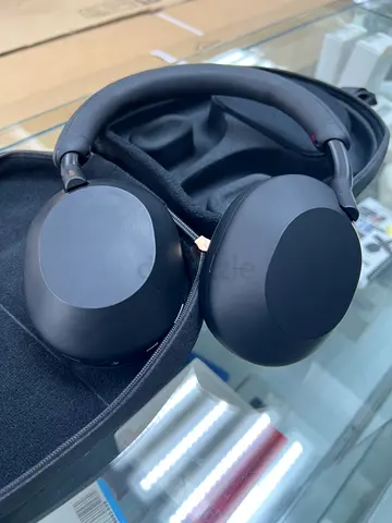 Sony WH-1000XM5 over-ear wireless noise-cancelling headphones - mint condition