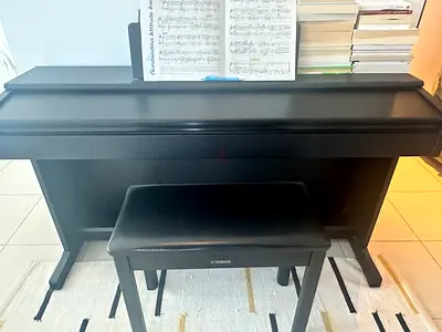 Yamaha Arius YDP-145 Digital Piano with Bench – Excellent Condition - Black