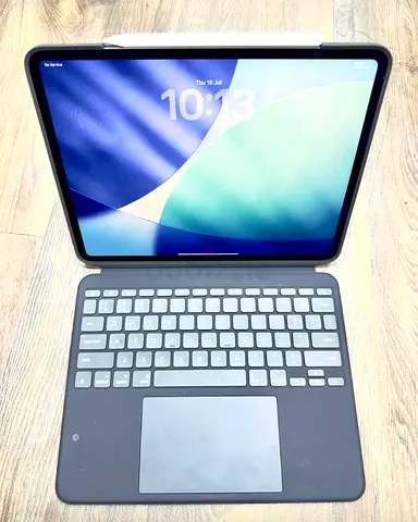 Apple iPad Pro 13 Inch M4 2TB with Keyboard